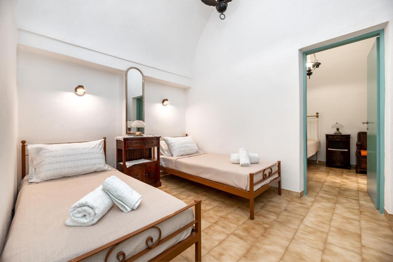Authentic Santorinian Home Experience Fira  Exteriör bild