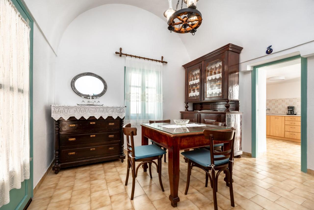 Authentic Santorinian Home Experience Fira  Exteriör bild