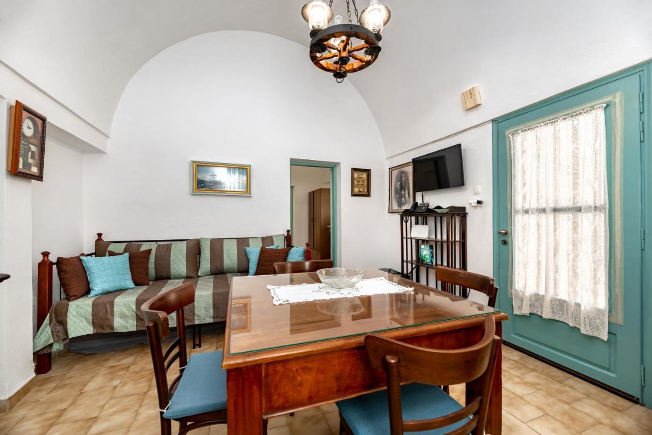 Authentic Santorinian Home Experience Fira  Exteriör bild