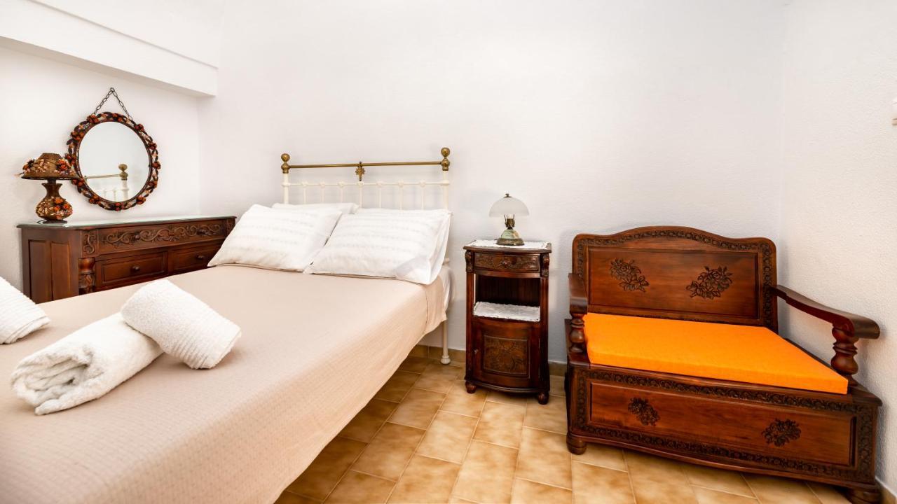 Authentic Santorinian Home Experience Fira  Exteriör bild