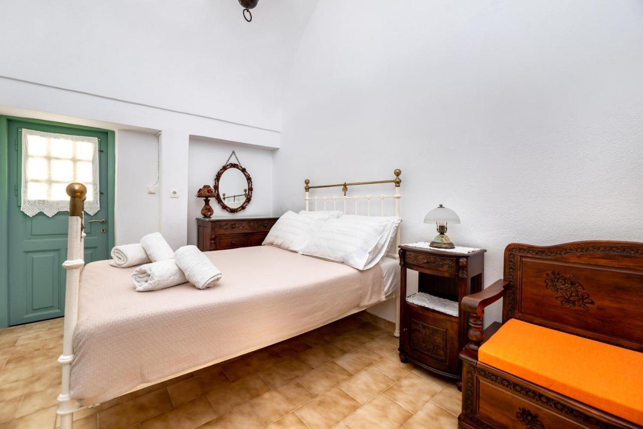 Authentic Santorinian Home Experience Fira  Exteriör bild